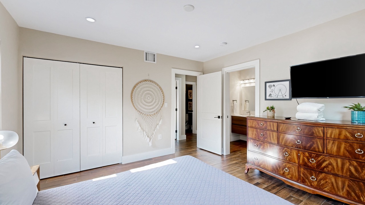 Photo of Bedroom in Riviera Estates