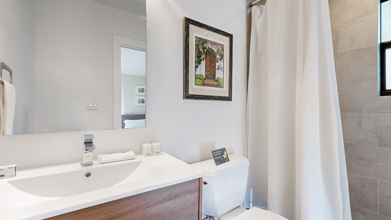 Photo of Bathroom in Riviera Estates