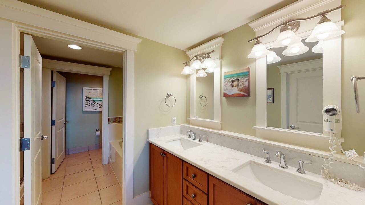Photo of Bathroom in Baytowne Wharf