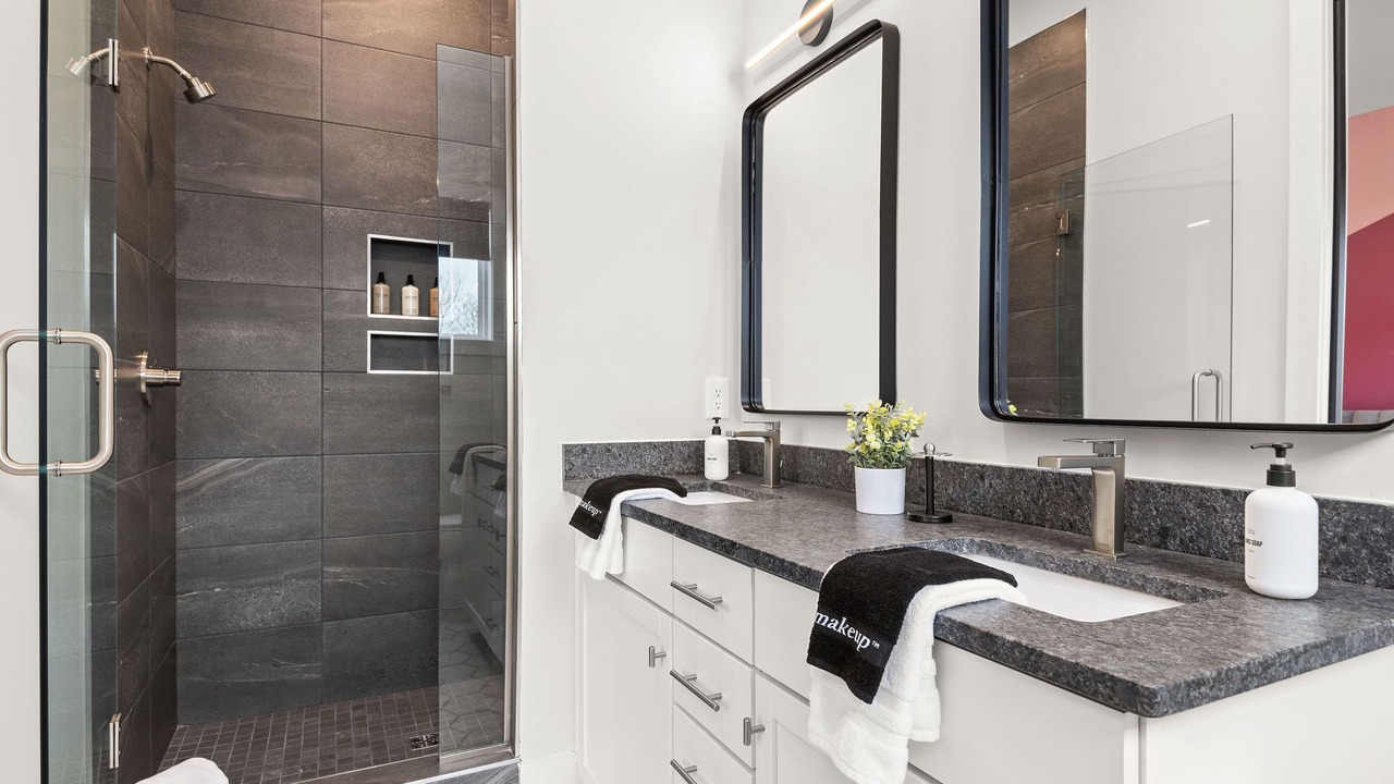 Photo of Bathroom in Urbandale Nations
