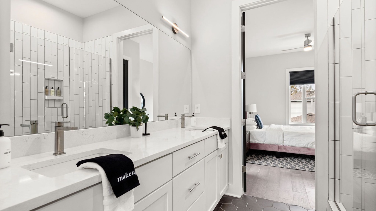 Photo of Bathroom in Urbandale Nations