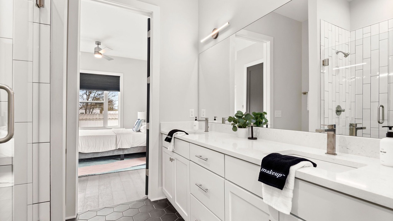Photo of Bathroom in Urbandale Nations