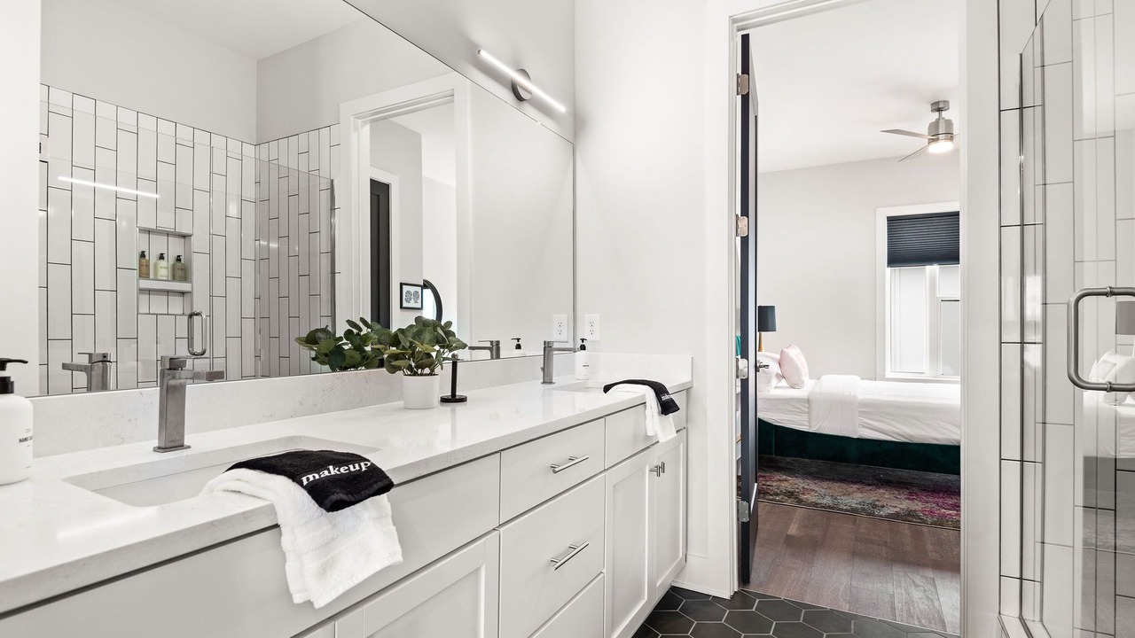 Photo of Bathroom in Urbandale Nations