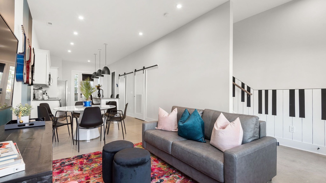 Photo of Livingroom in Urbandale Nations
