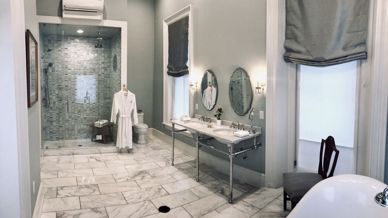 Photo of Bathroom in Downtown Memphis