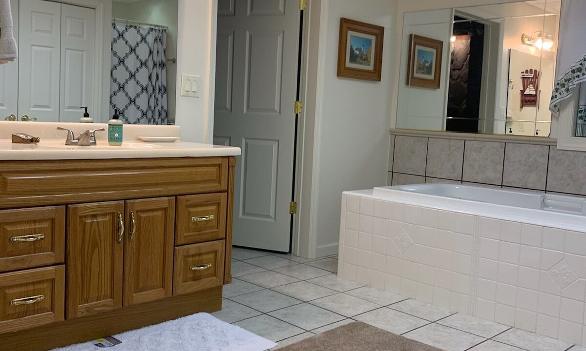 Photo of Bathroom in Ten Mile