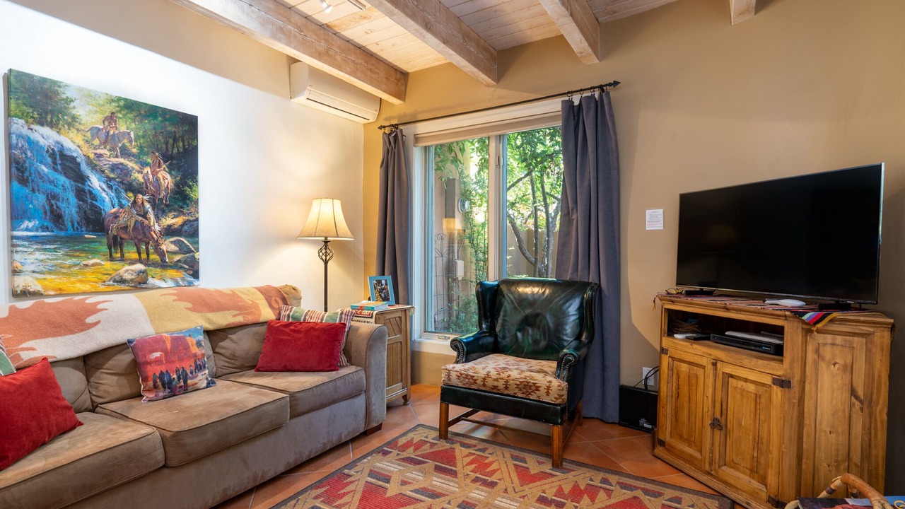 Photo of Livingroom in South Capitol