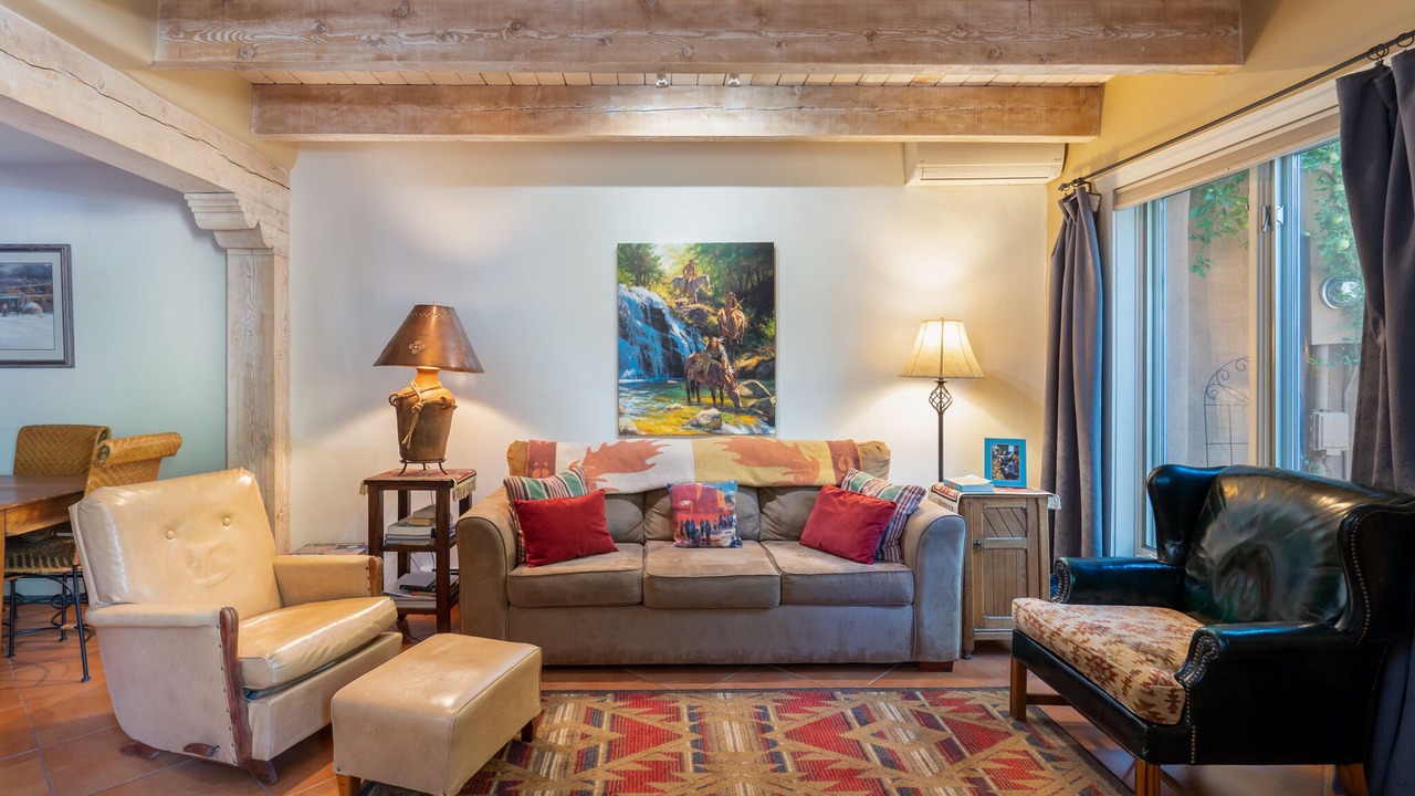 Photo of Livingroom in South Capitol