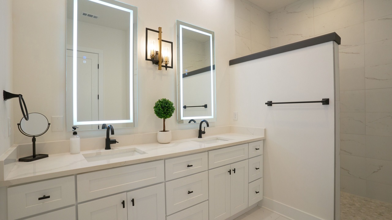 Photo of Bathroom in Hurwood Heights