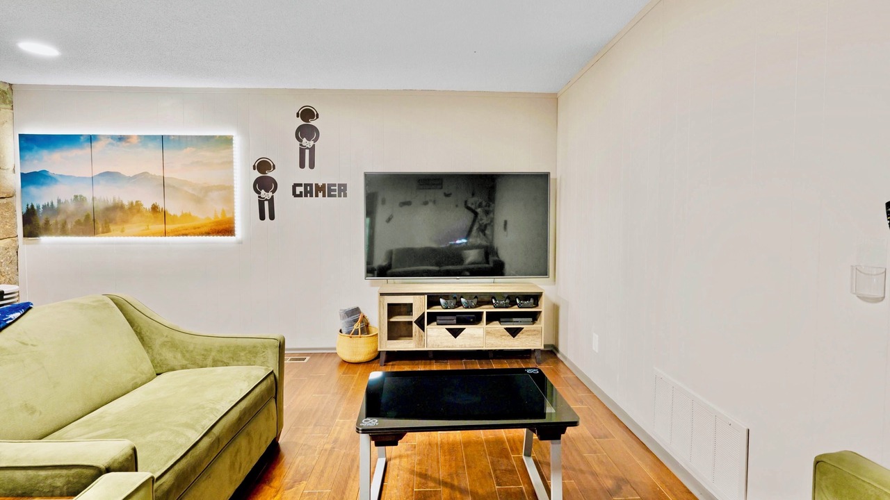 Photo of Livingroom in Pittman Center