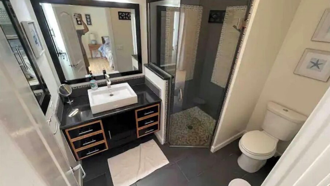 Photo of Bathroom in Central Naples