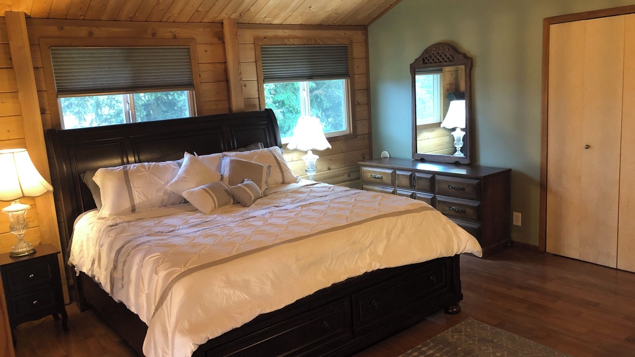 Photo of Bedroom in Oak Harbor