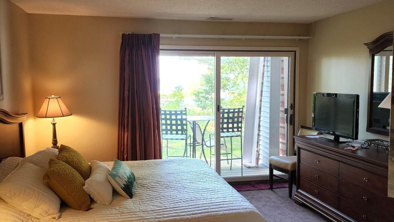 Photo of Bedroom in Acme