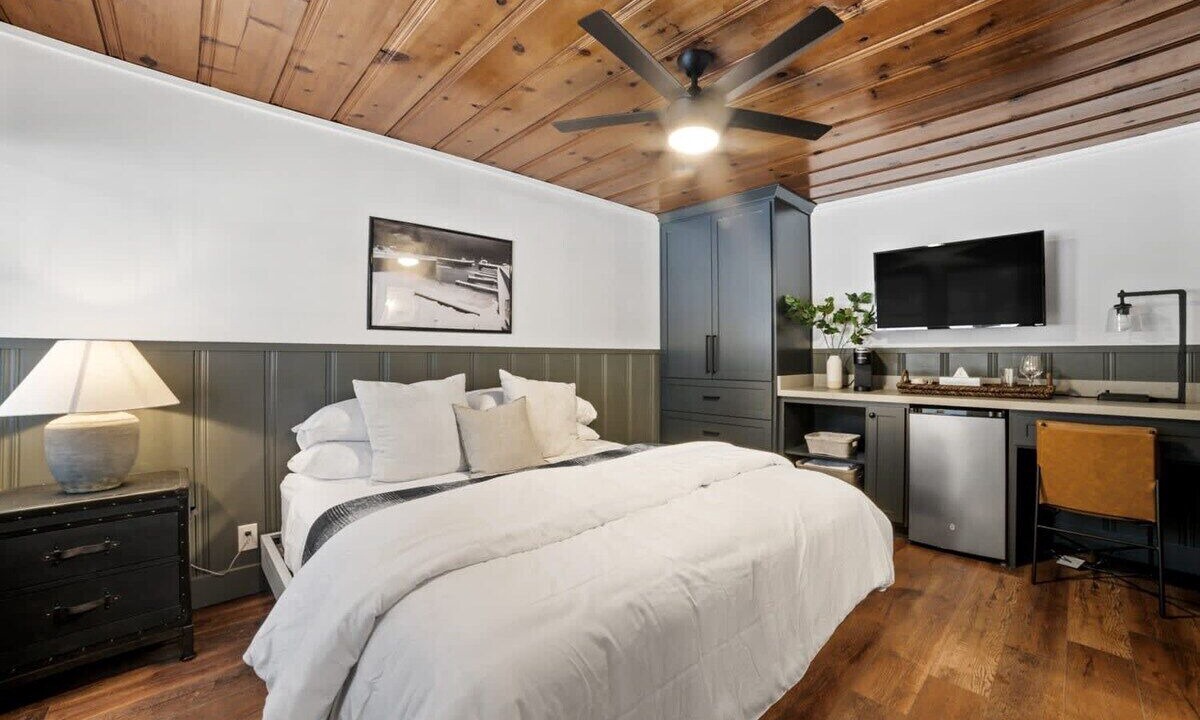 Photo of Bedroom in Tahoe Valley