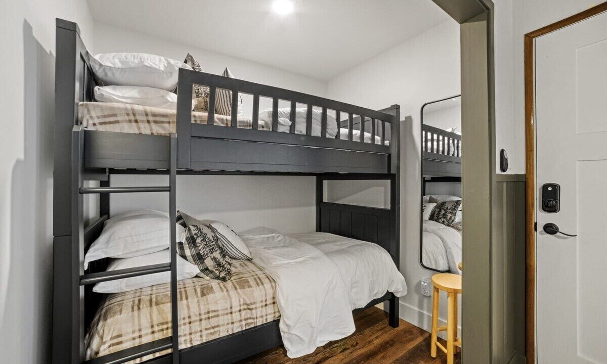 Photo of Bedroom in Tahoe Valley