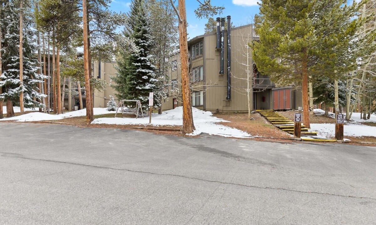 Photo of Outdoor in Peak 8