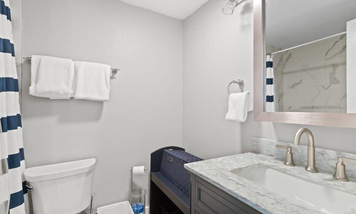 Photo of Bathroom in Peak 8