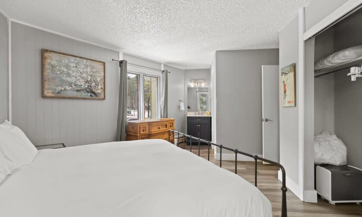 Photo of Bathroom in Peak 8