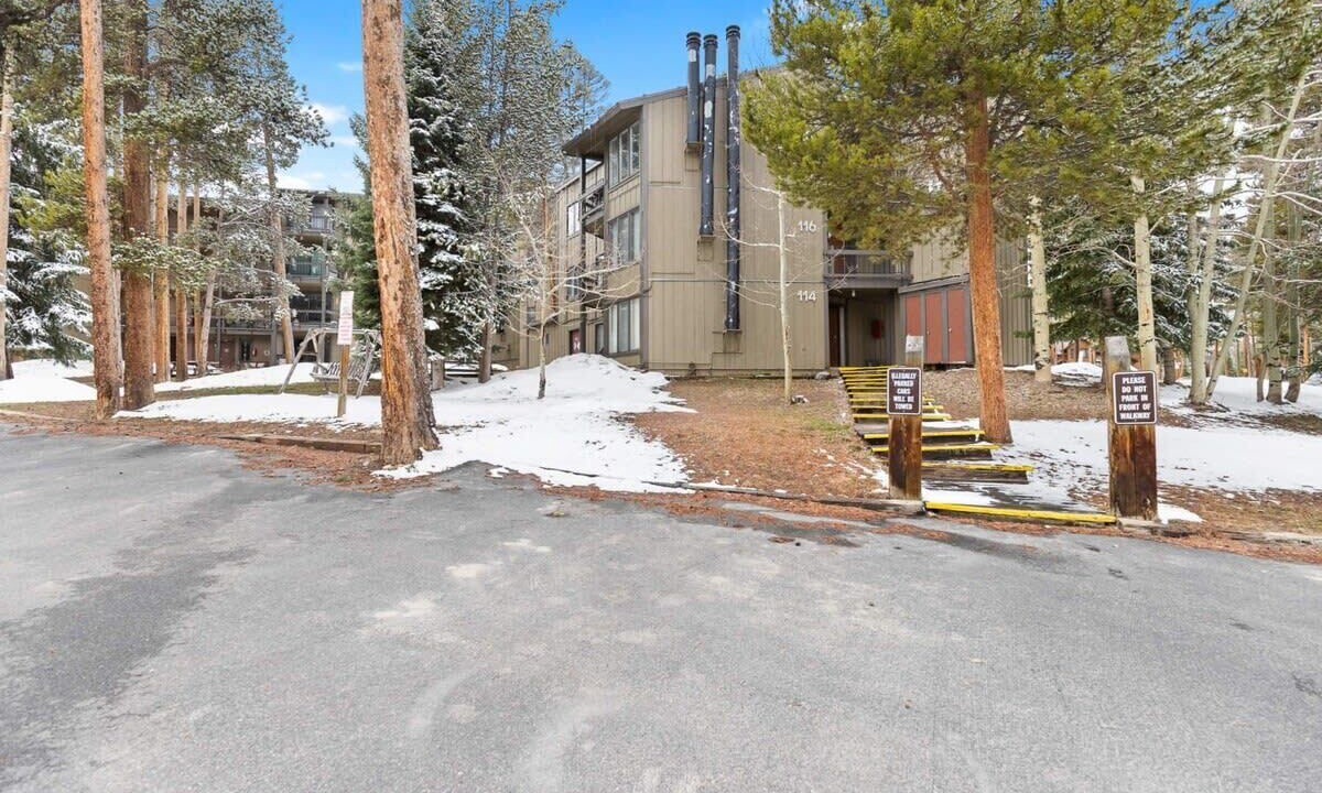 Photo of Outdoor in Peak 8
