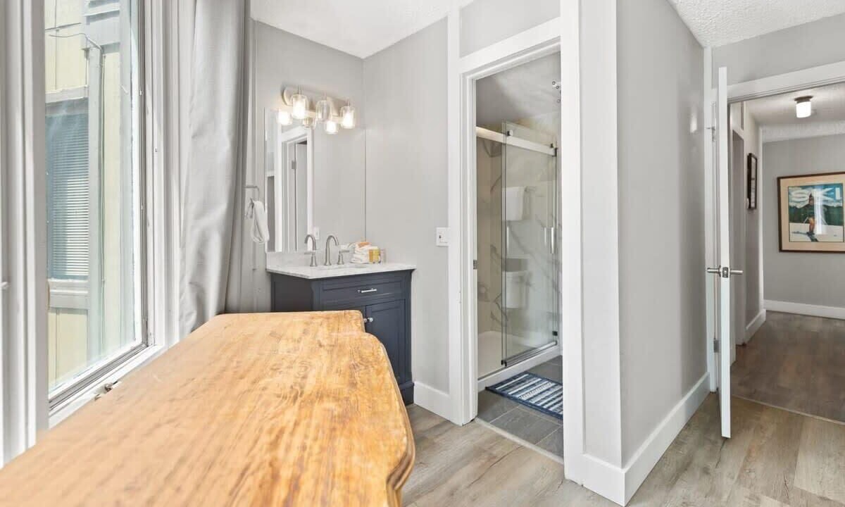 Photo of Bathroom in Peak 8