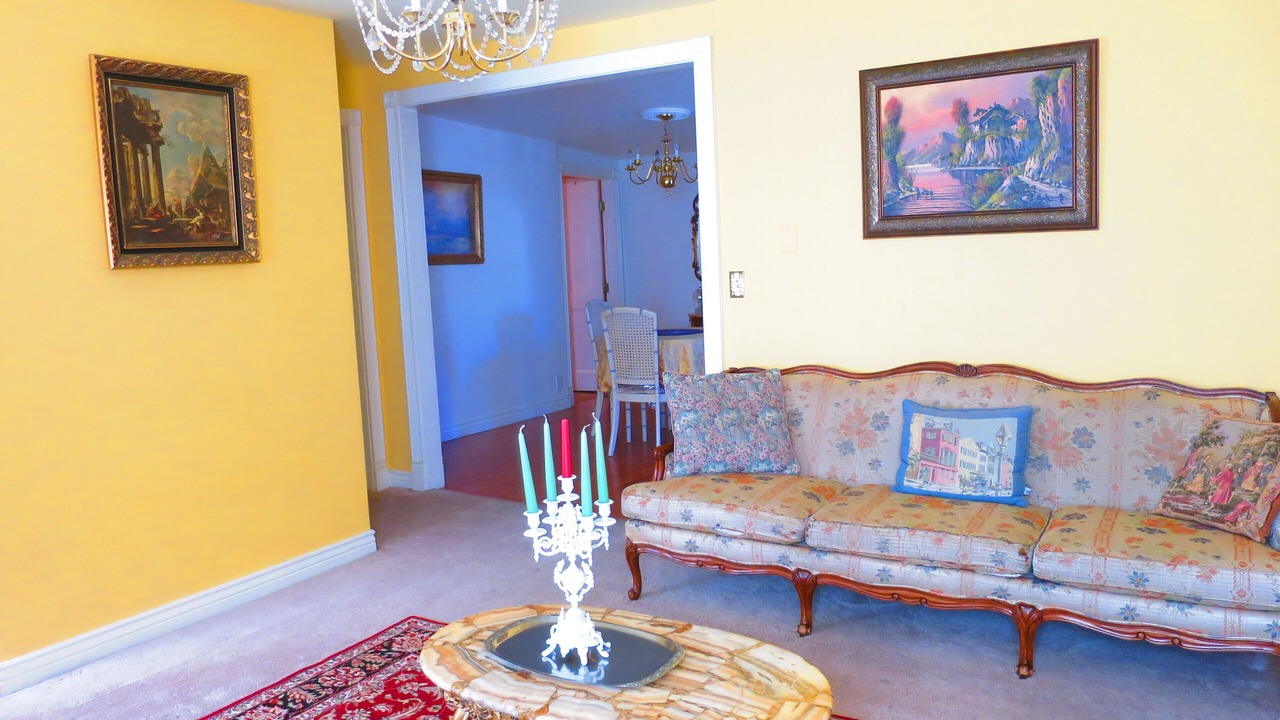 Photo of Livingroom in Central City