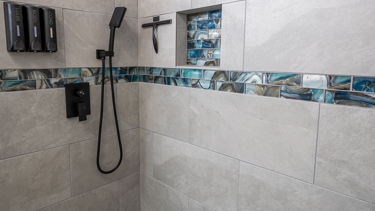 Photo of Bathroom in Reedsport