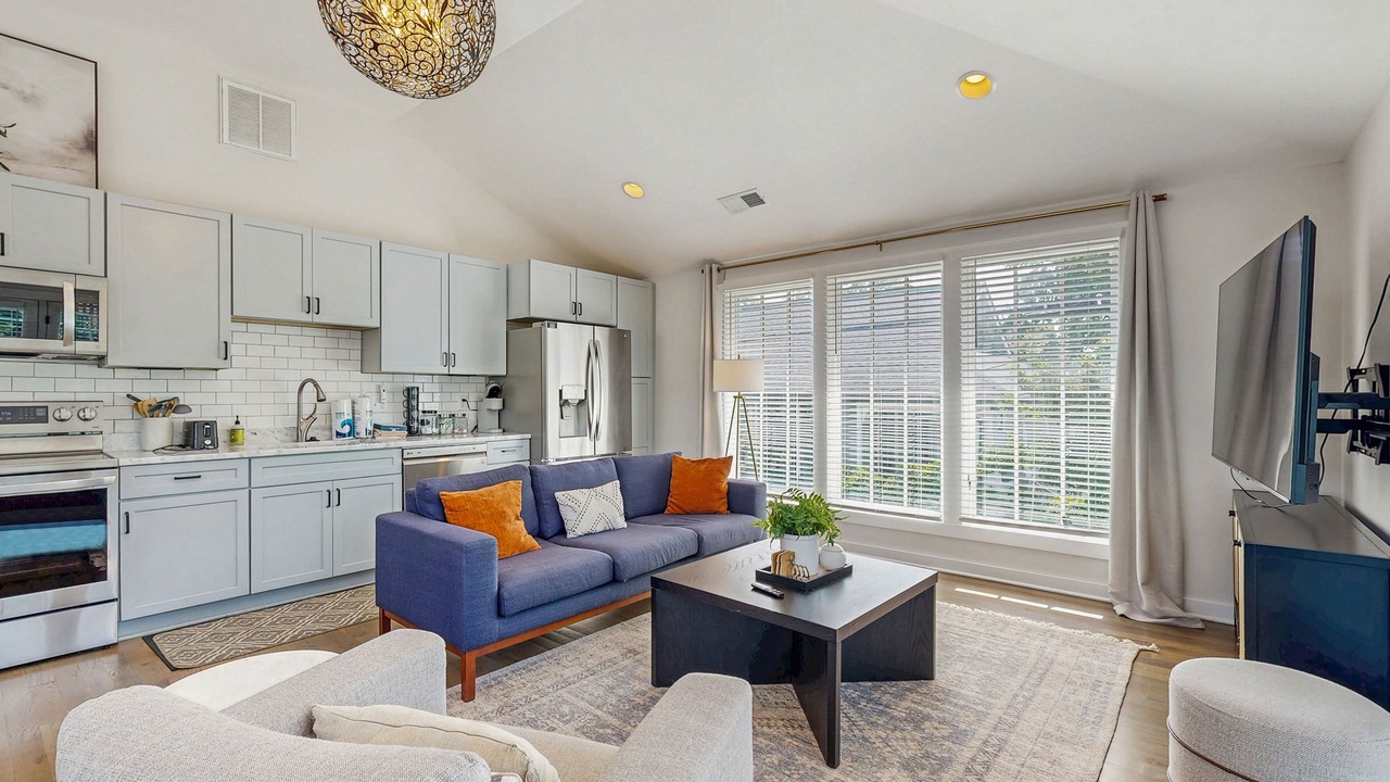 Photo of Livingroom in Belmont - Hillsboro