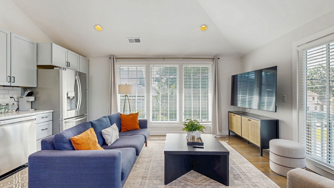 Photo of Livingroom in Belmont - Hillsboro