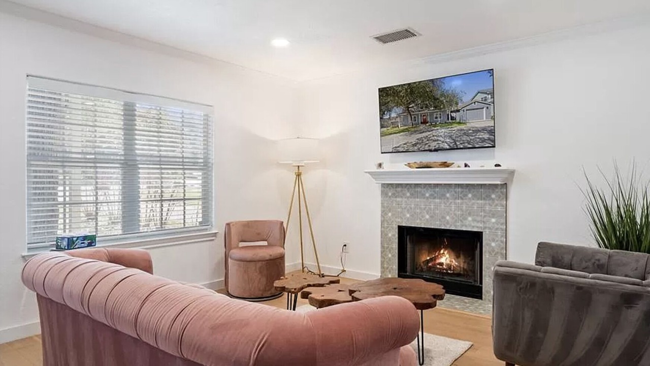 Photo of Livingroom in Apache Shores
