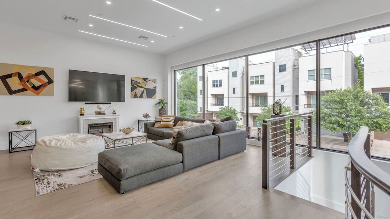Photo of Livingroom in Neartown