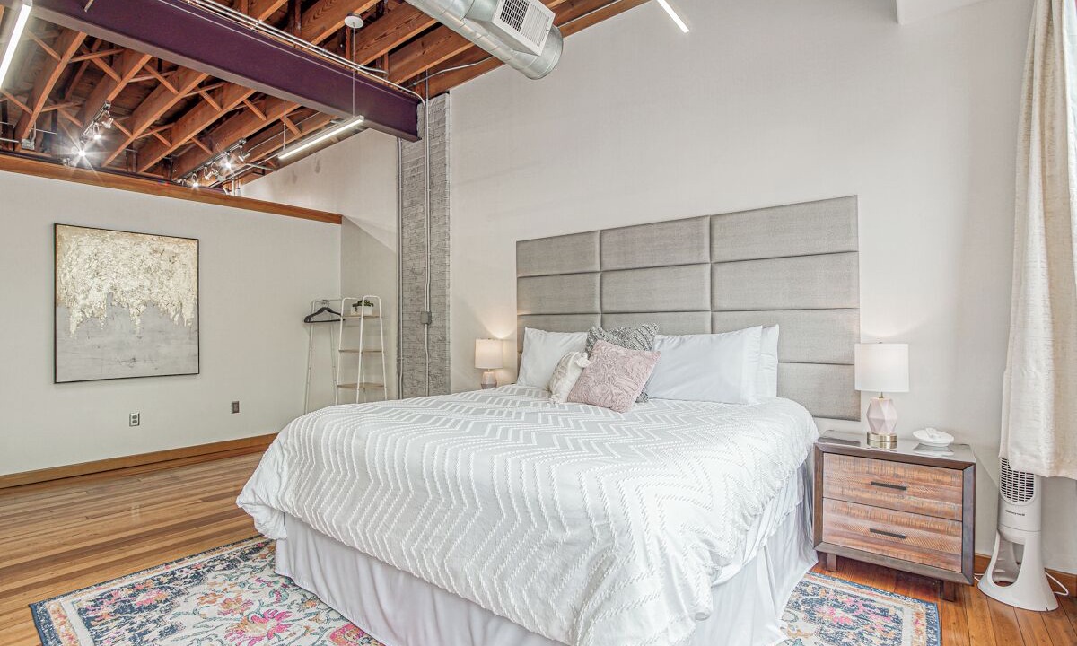 Photo of Bedroom in Crossroads Arts District