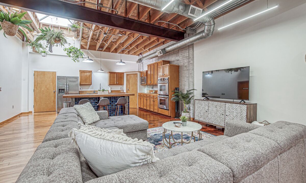 Photo of Livingroom in Crossroads Arts District