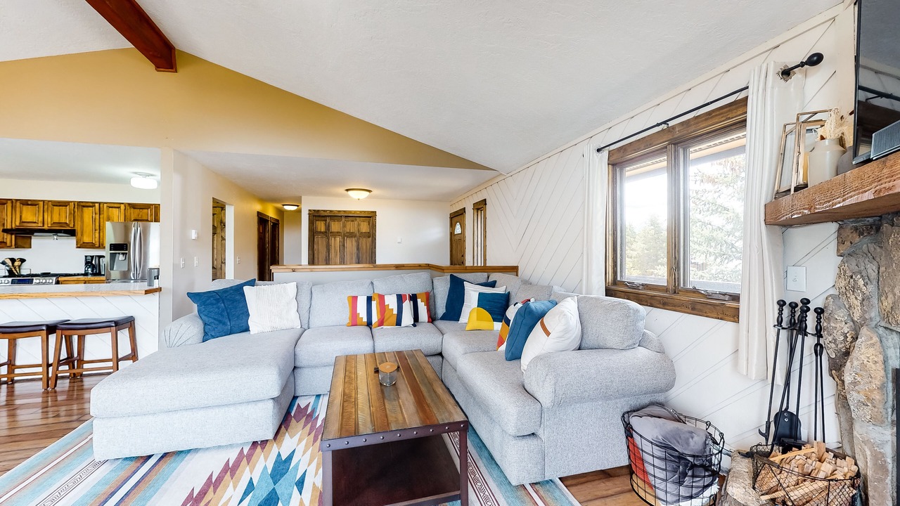 Photo of Livingroom in Summit Cove
