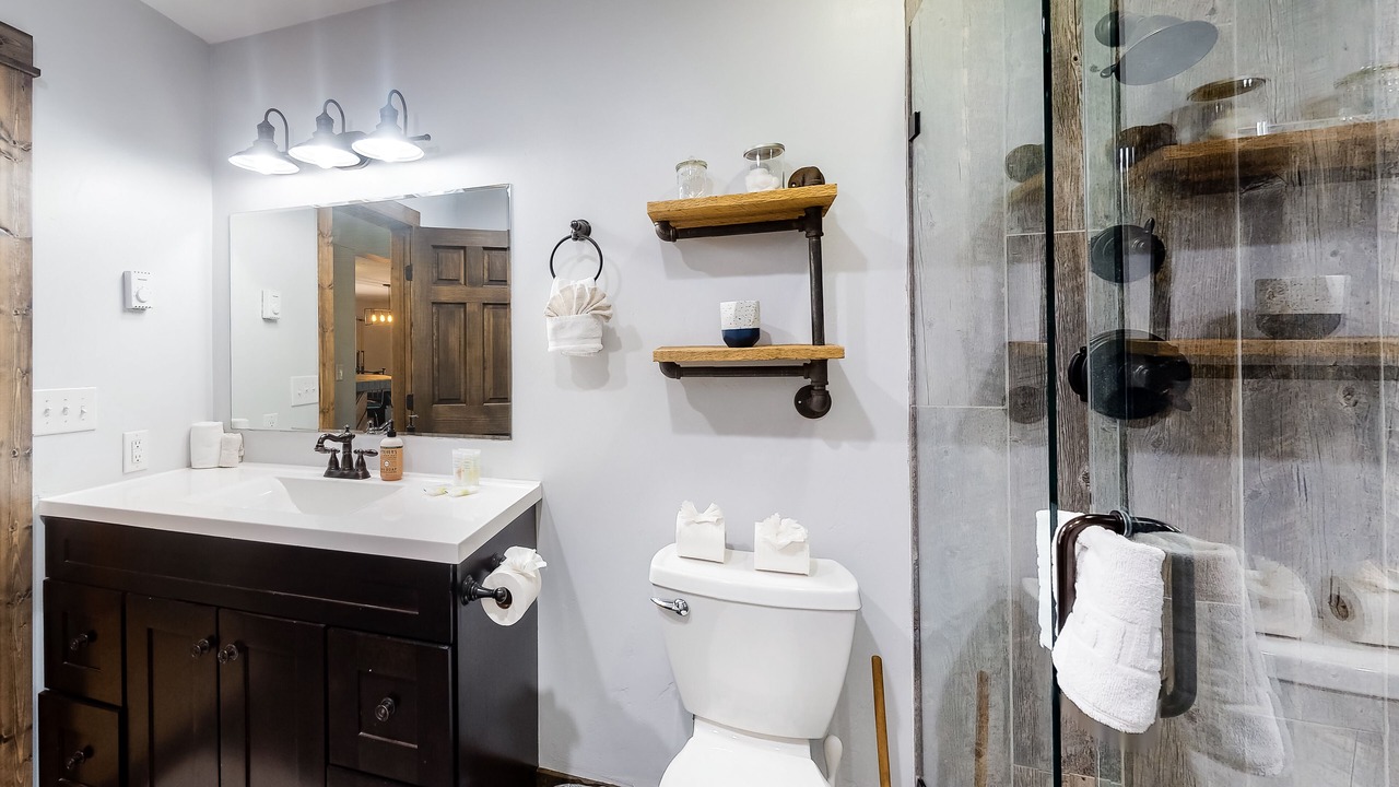 Photo of Bathroom in Summit Cove