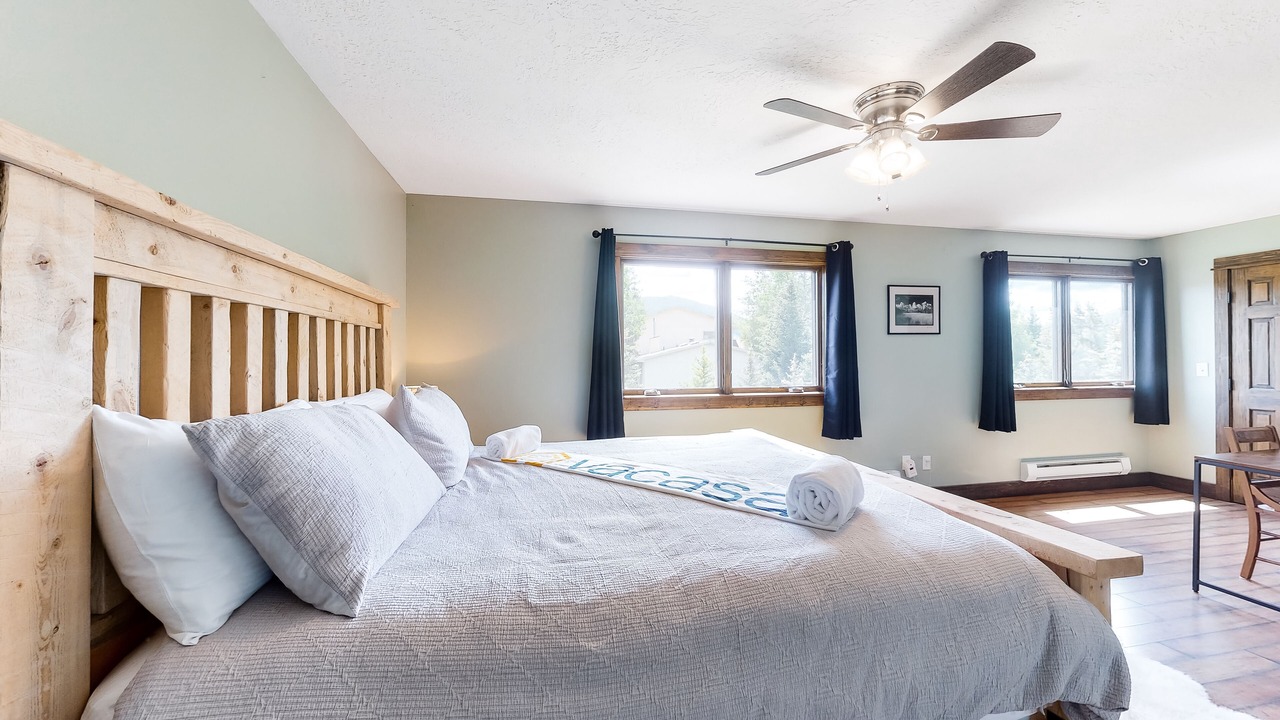 Photo of Bedroom in Summit Cove