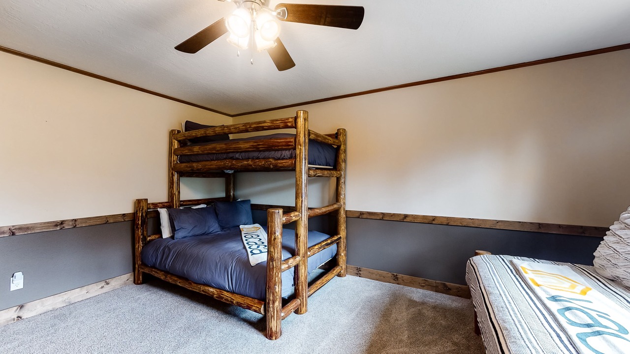 Photo of Bedroom in Summit Cove