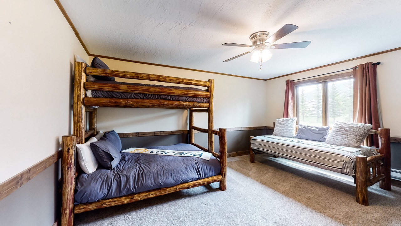 Photo of Bedroom in Summit Cove