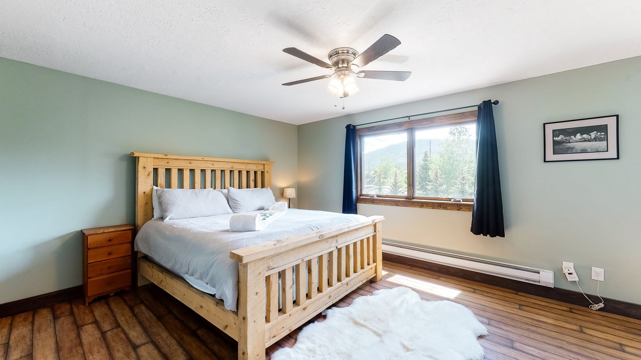 Photo of Bedroom in Summit Cove
