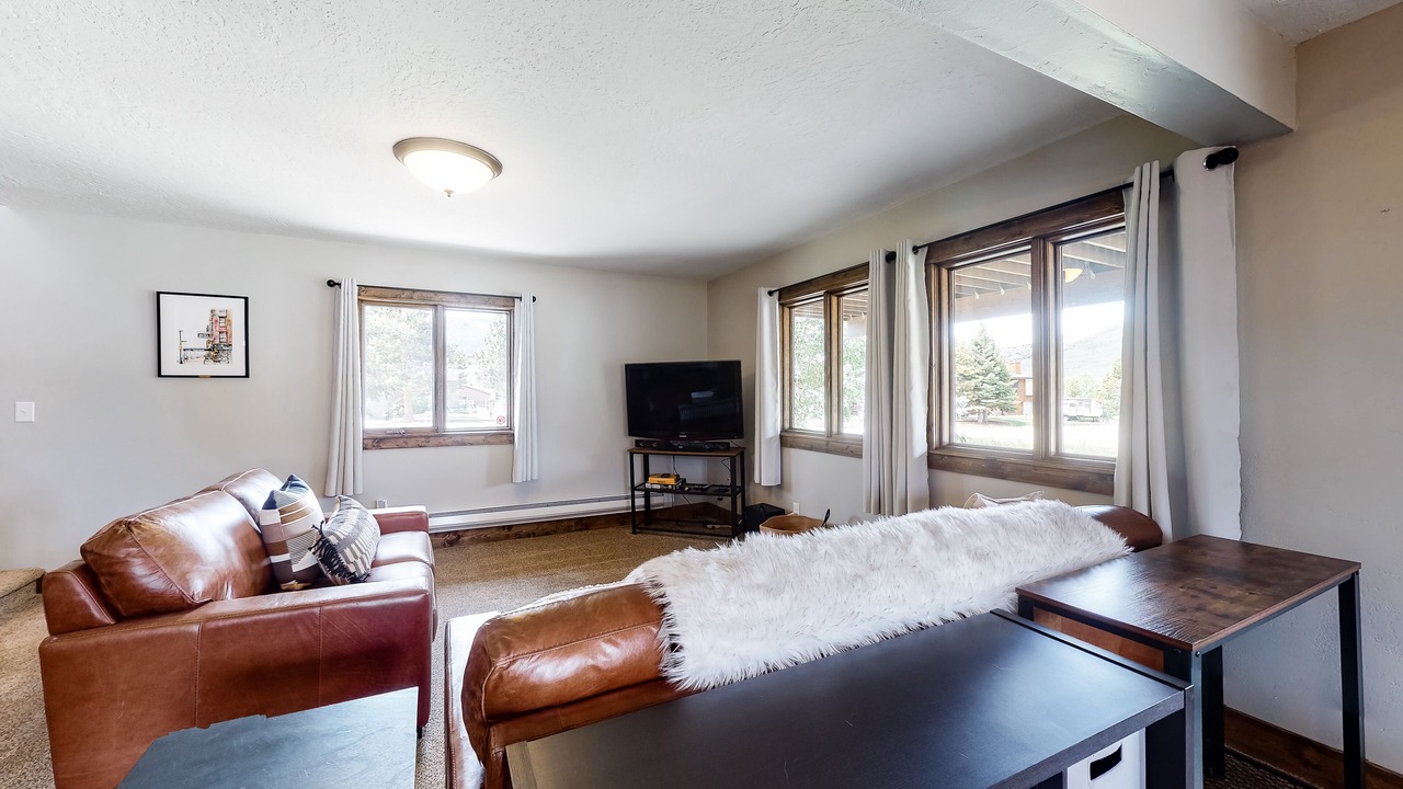 Photo of Livingroom in Summit Cove