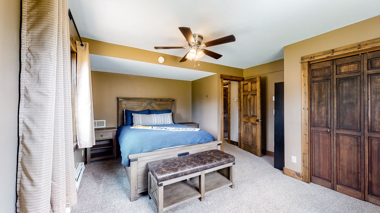 Photo of Bedroom in Summit Cove