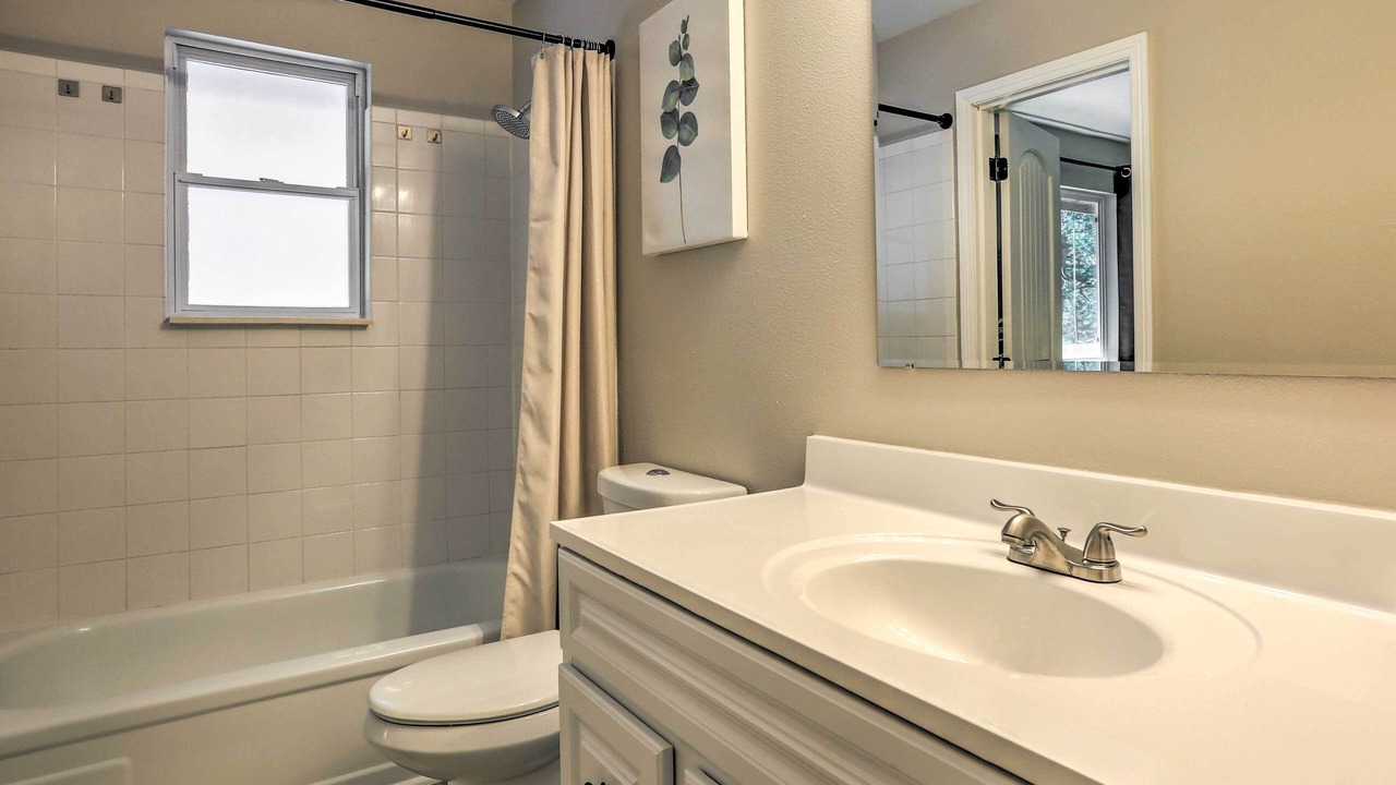 Photo of Bathroom in Evergreen Meadows