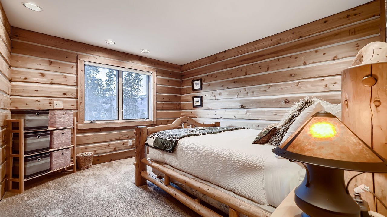 Photo of Bedroom in Forest Hills