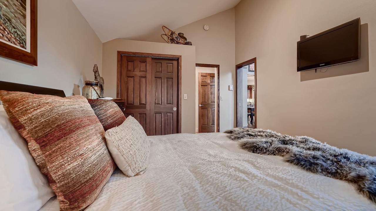 Photo of Bedroom in Forest Hills