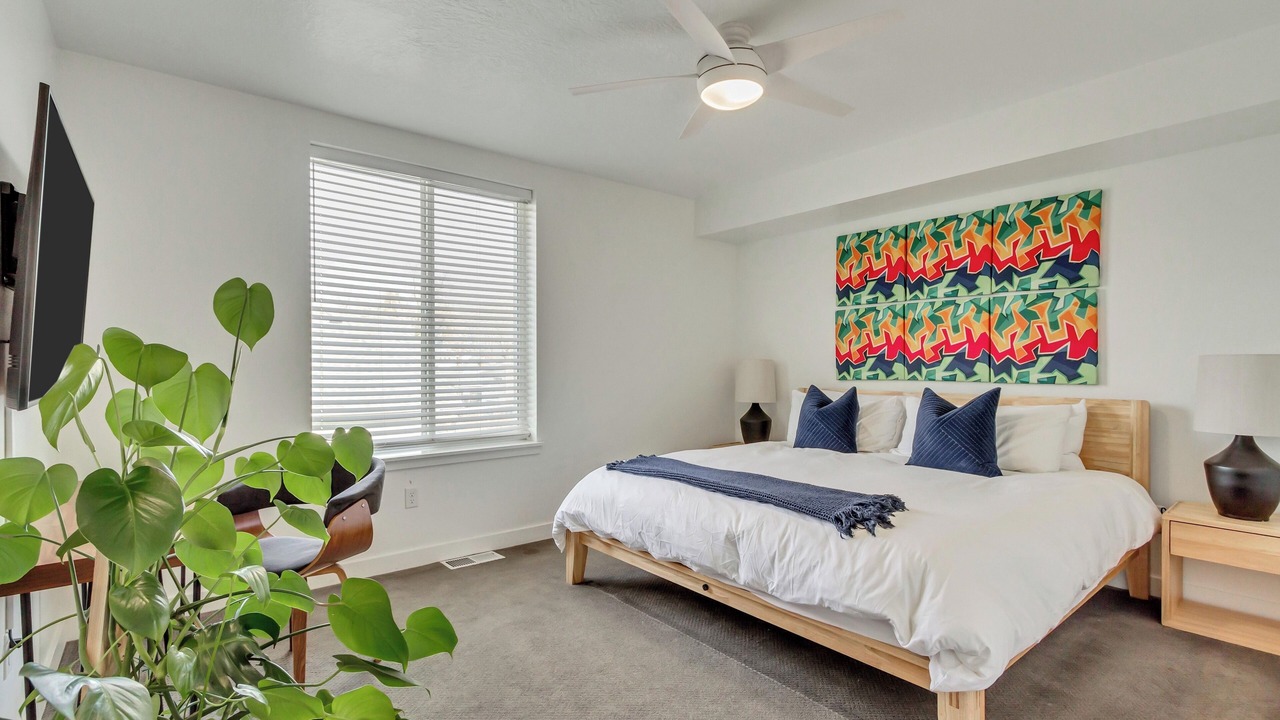 Photo of Bedroom in People's Freeway