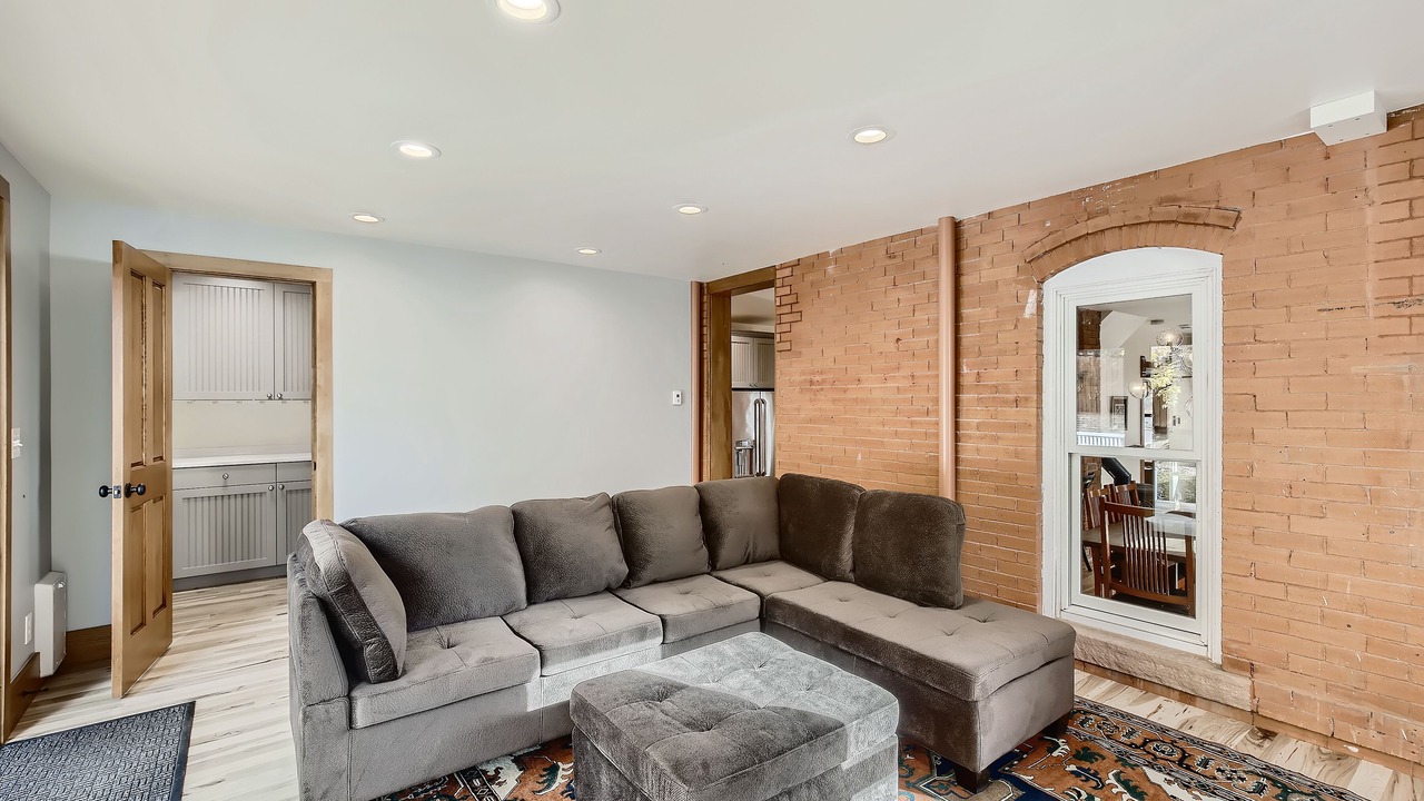 Photo of Livingroom in Downtown