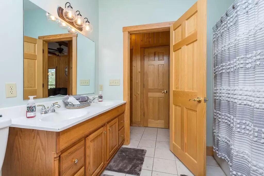 Photo of Bathroom in Massanutten