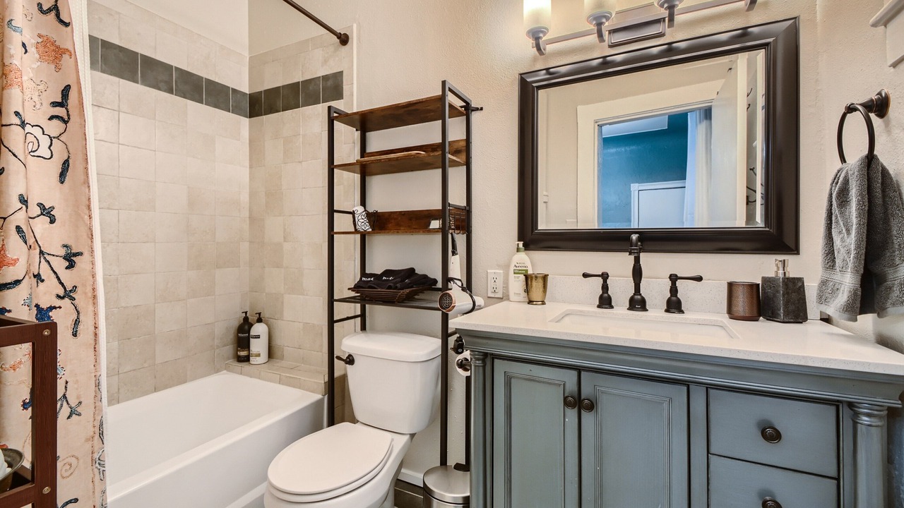 Photo of Bathroom in Lincoln Park