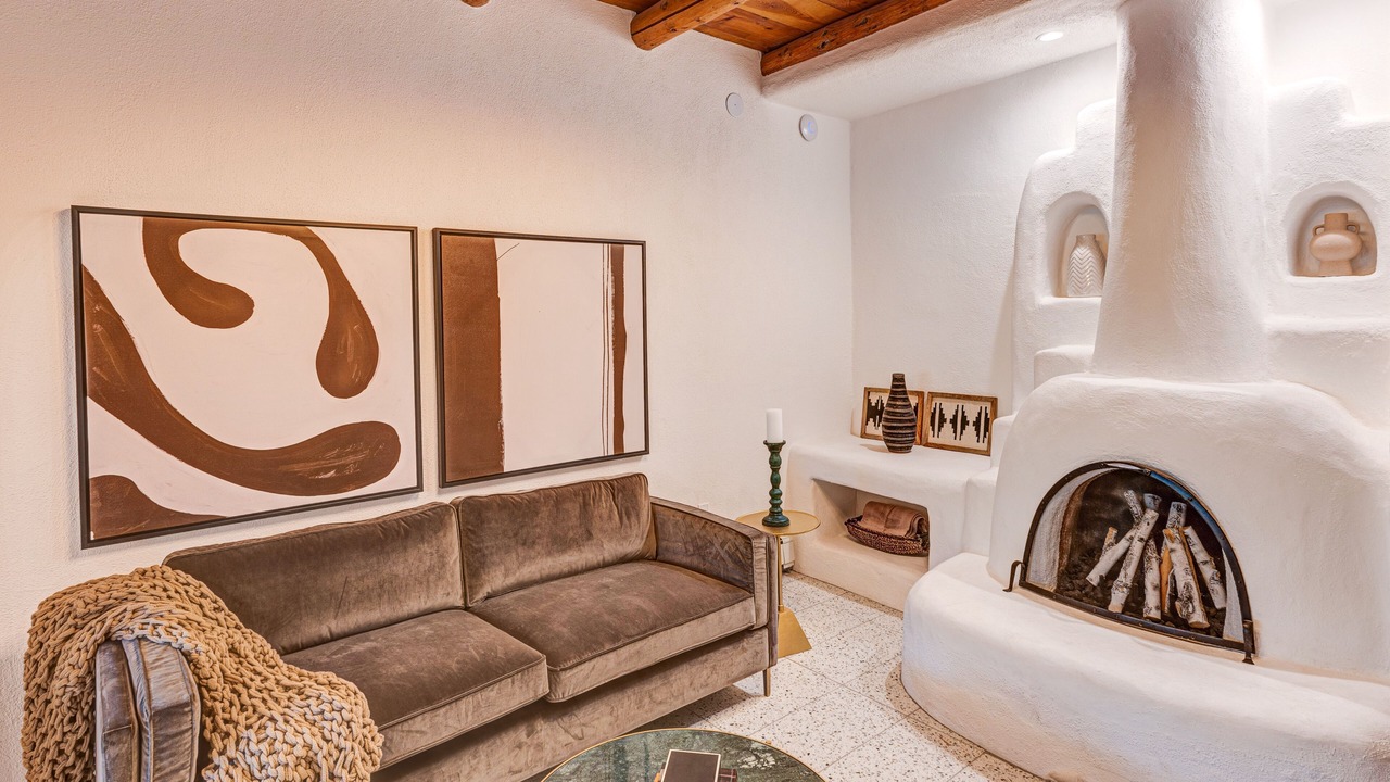 Photo of Livingroom in Taos