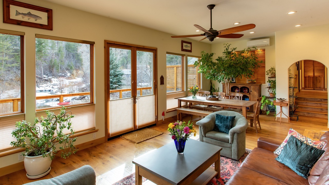Photo of Livingroom in Jamestown