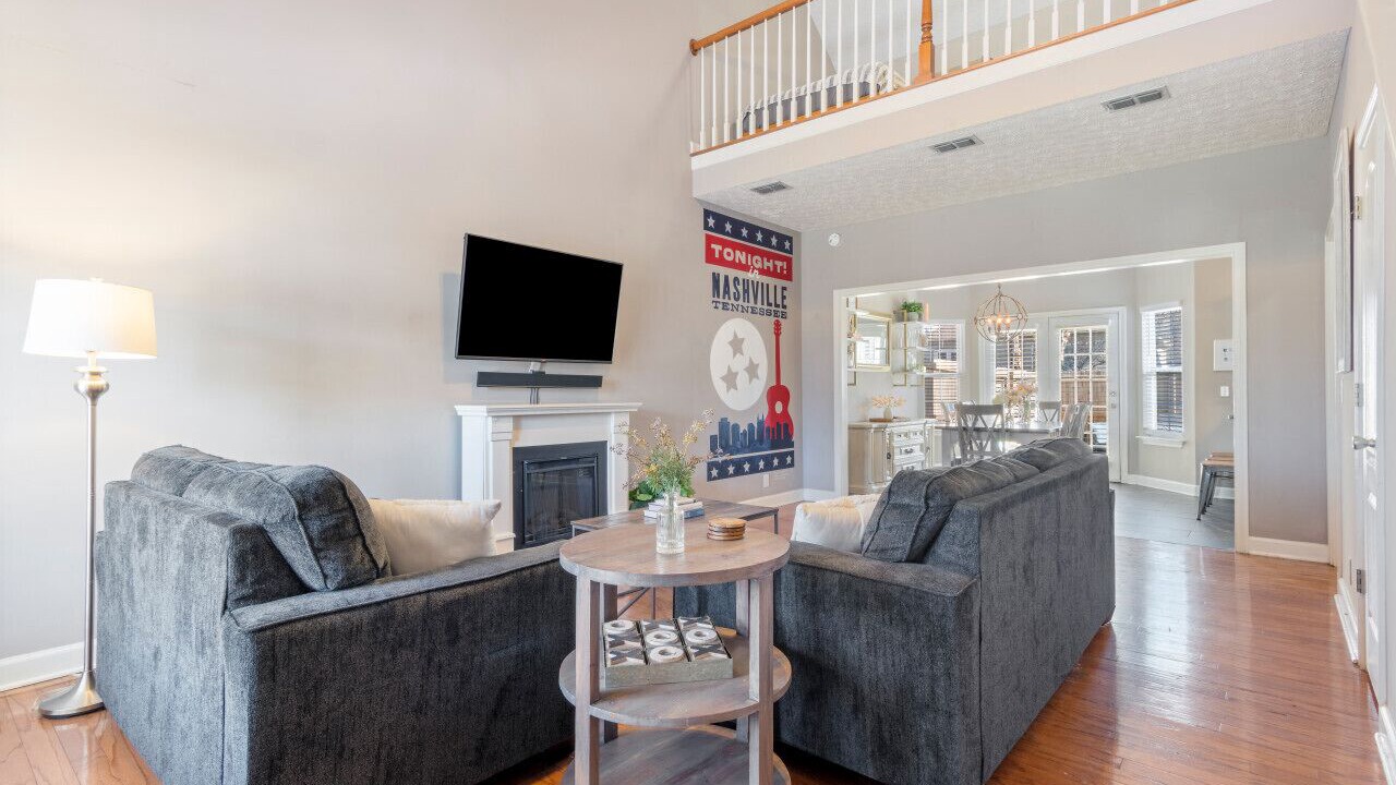 Photo of Livingroom in Hurwood Heights